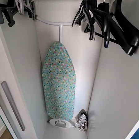 Cosy Guest In A Family With Free Parking Edinburgh