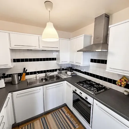 Arthurs Penthouse - Central Leith Walk 2-storey - Free Parking & Fast Wifi *