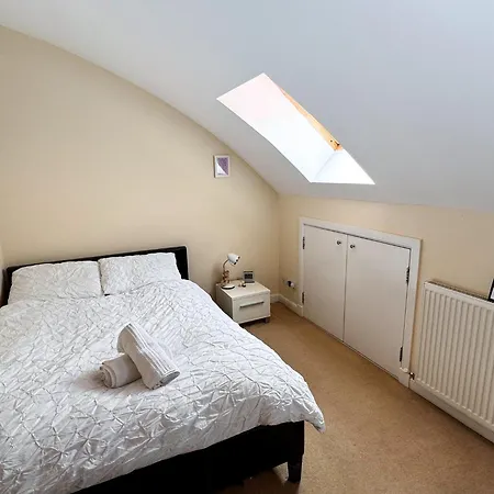 Arthurs Penthouse - Central Leith Walk 2-storey - Free Parking & Fast Wifi Apartment *