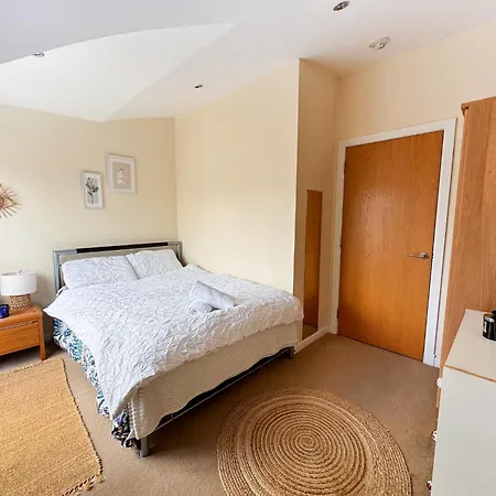 Arthurs Penthouse - Central Leith Walk 2-storey - Free Parking & Fast Wifi شقة *