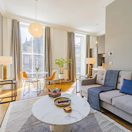 No1 - George Iv Bridge Apartment