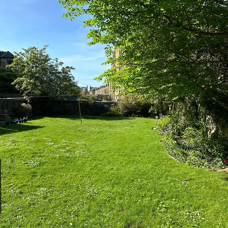 Quirky Apartment In Leith Edinburgh