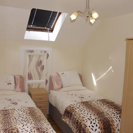 Niddry Street Apartment *