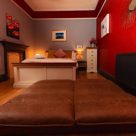 Cozy, Warm & Relaxed By Holyrood Palace *