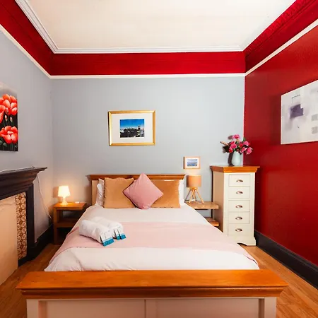 Cozy, Warm & Relaxed By Holyrood Palace דירה אדינבורו