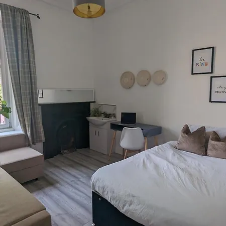 Friends Family Center Δωμάτια σε οικογενειακή κατοικία Εδιμβούργο