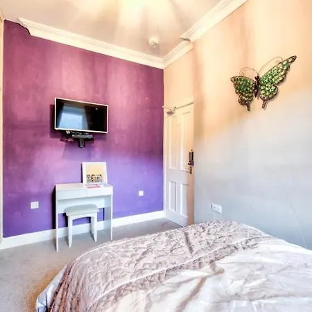Central Ground Floor Apartment *