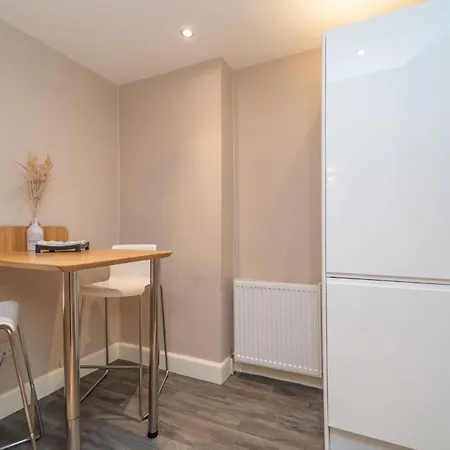 Beautiful Spacious Victorian Town House