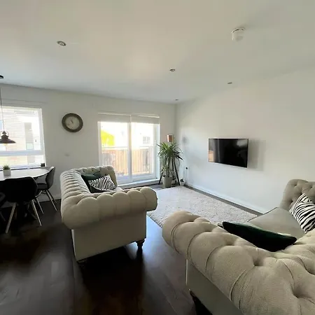 Ultra Modern 2 Bed In Edinburgh