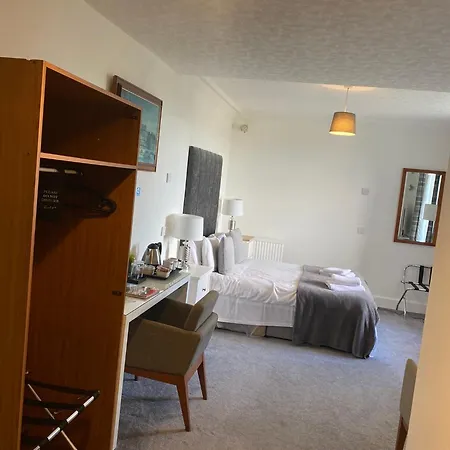 Ellwyn House Hotel *