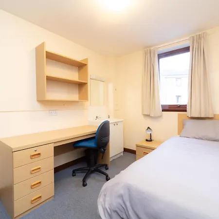 Joivy Economy 4 And 5 Bed Flats, Close To Old Town And Royal Mile - Adults Only