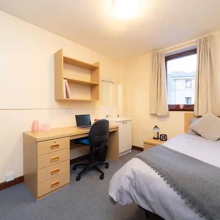 Joivy Economy 4 And 5 Bed Flats, Close To Old Town And Royal Mile - Adults Only Lägenhet Edinburg