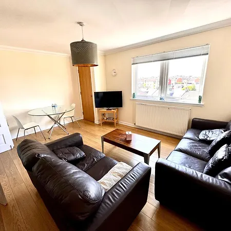 Arthurs Penthouse - Central Leith Walk 2-storey - Free Parking & Fast Wifi *