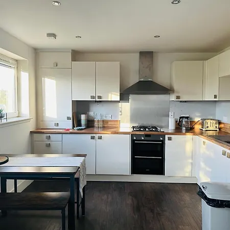 Stunning 2 Bedroom Flat In Apartment Edinburgh