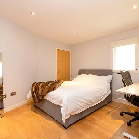 Lejlighed Stylish 3-bedroom 2-storey House With Patio And Balcony Near Princes Street