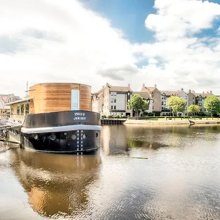 Guestready - Stylish W/ Parking Near Apartmán