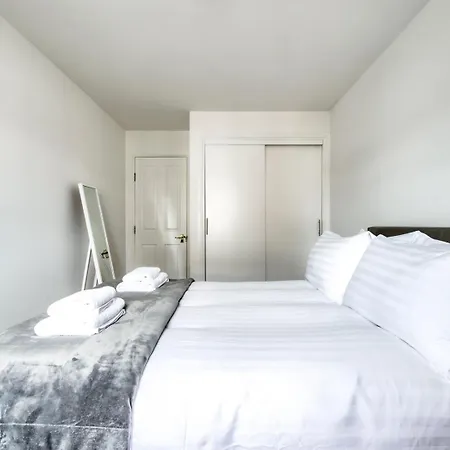 Apartament Guestready - Stylish W/ Parking Near