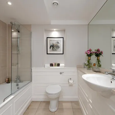 The Gait At Hill Square Edinburgh