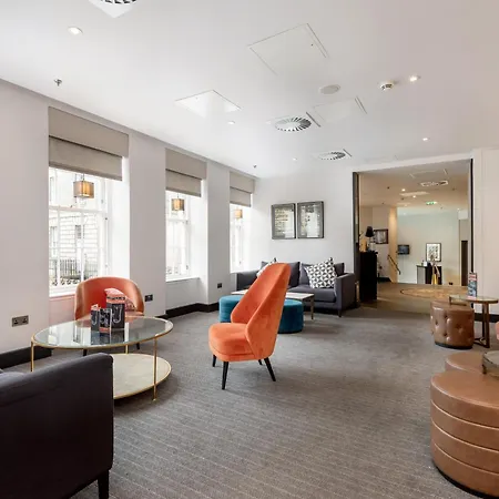 The Gait At Hill Square * Edinburgh