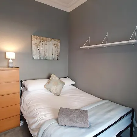 Beautiful Ground Floor Flat Near Haymarket Lejlighed
