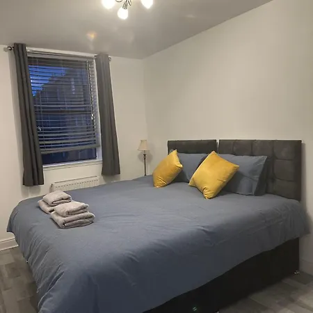 Lauriston 4 Bedroom 7 Beds Duplex Edinburg