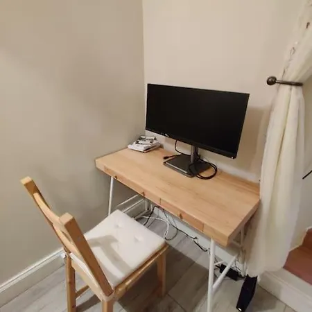 Lovely Modern One Bedroom Flat With Patio Area * 爱丁堡