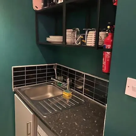 Lovely Modern One Bedroom Flat With Patio Area * Εδιμβούργο