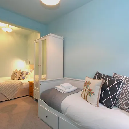 Centre New Town 2 Bedroom Flat * אדינבורו