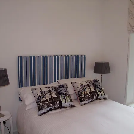 Διαμέρισμα Holyrood Road Park - 379 *