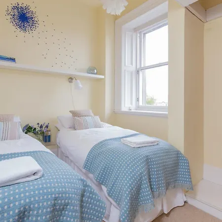 Saxe Coburg Place - 325