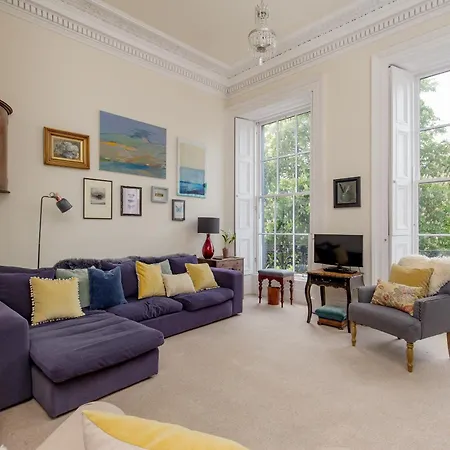 Saxe Coburg Place - 325 *