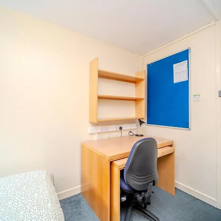 Joivy Affordable 2, 4, 5 And 6 Bed Private Flats, In Historic Old Town (Adults Only) Daire *