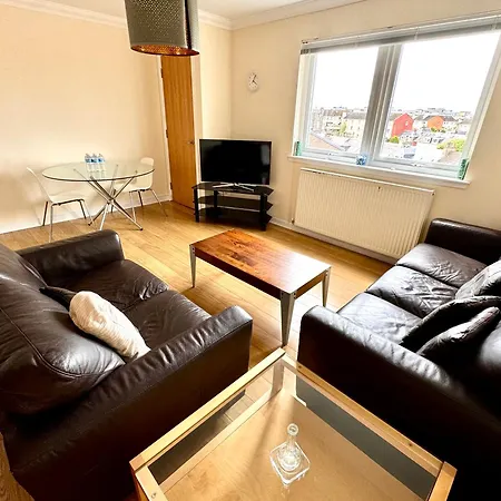 Arthurs Penthouse - Central Leith Walk 2-storey - Free Parking & Fast Wifi شقة