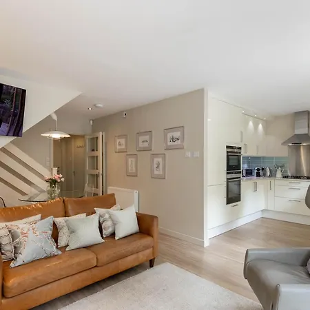 Daire Charming House With Private Garden And Balcony In Centre Edinburgh