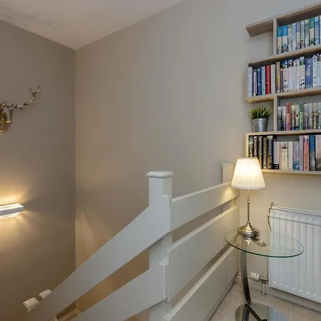 Charming House With Private Garden And Balcony In Centre * Edinburgh