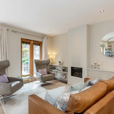 Charming House With Private Garden And Balcony In Centre Daire