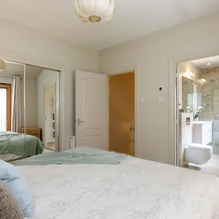 Charming House With Private Garden And Balcony In Centre *