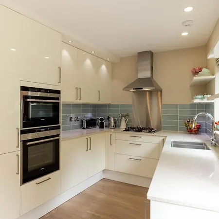 Daire Charming House With Private Garden And Balcony In Centre