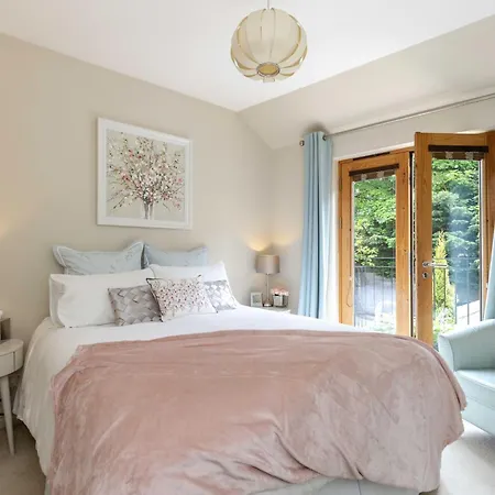 Charming House With Private Garden And Balcony In Centre Daire
