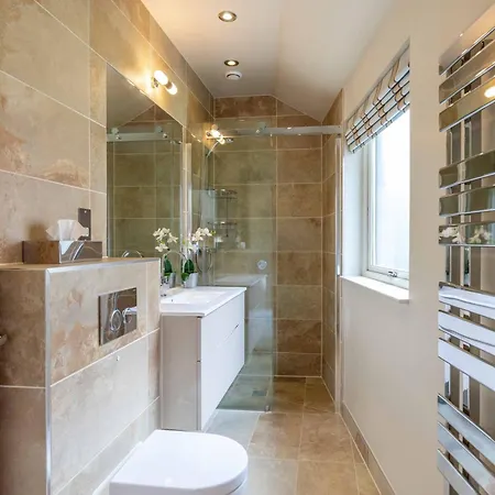 Charming House With Private Garden And Balcony In Centre Edinburgh