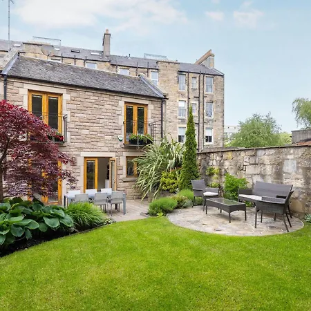 Charming House With Private Garden And Balcony In Centre Daire