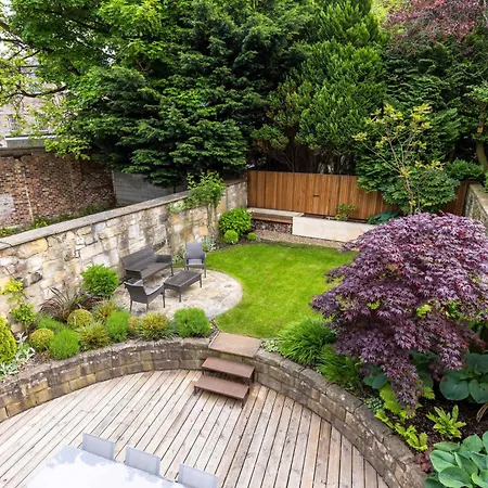 Charming House With Private Garden And Balcony In Centre Daire *