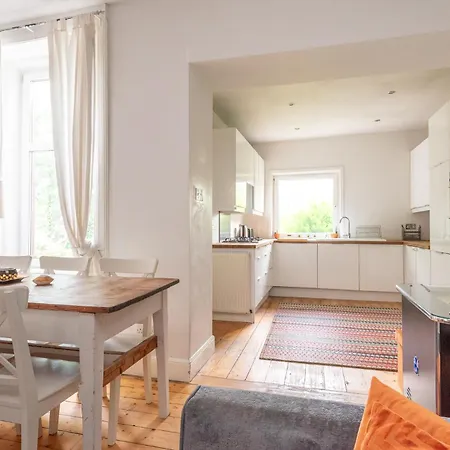 Holiday home Beautiful Victorian Townhouse With Private Garden, Close To The Beach *