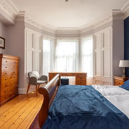 Holiday home Beautiful Victorian Townhouse With Private Garden, Close To The Beach