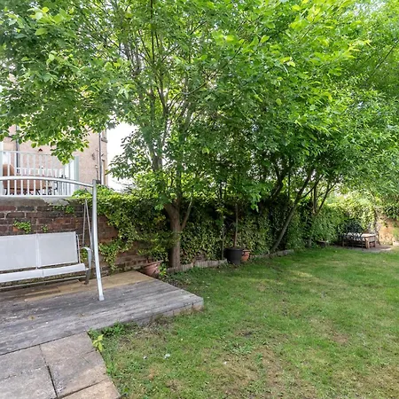 Beautiful Victorian Townhouse With Private Garden, Close To The Beach