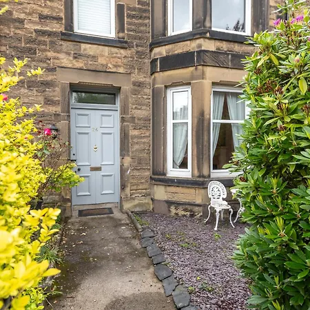 Beautiful Victorian Townhouse With Private Garden, Close To The Beach Holiday home
