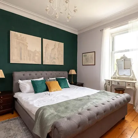 Holiday home Beautiful Victorian Townhouse With Private Garden, Close To The Beach