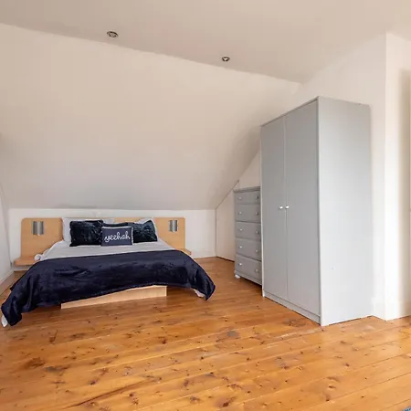 Holiday home Beautiful Victorian Townhouse With Private Garden, Close To The Beach *