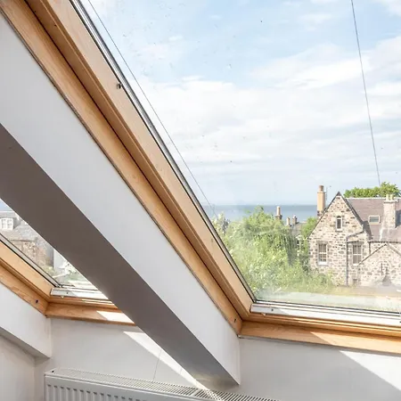 Beautiful Victorian Townhouse With Private Garden, Close To The Beach