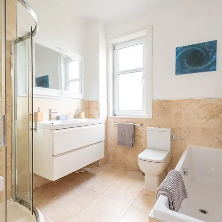 Holiday home Beautiful Victorian Townhouse With Private Garden, Close To The Beach